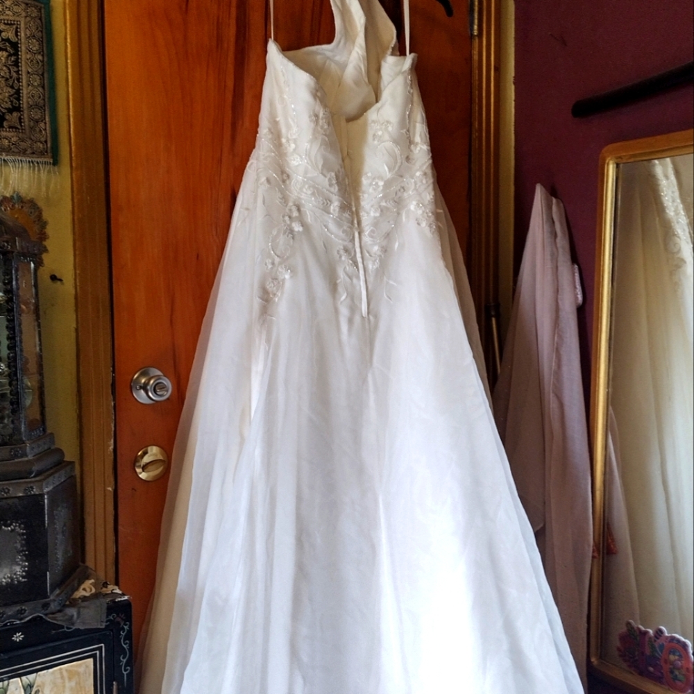 Wedding dress traditional